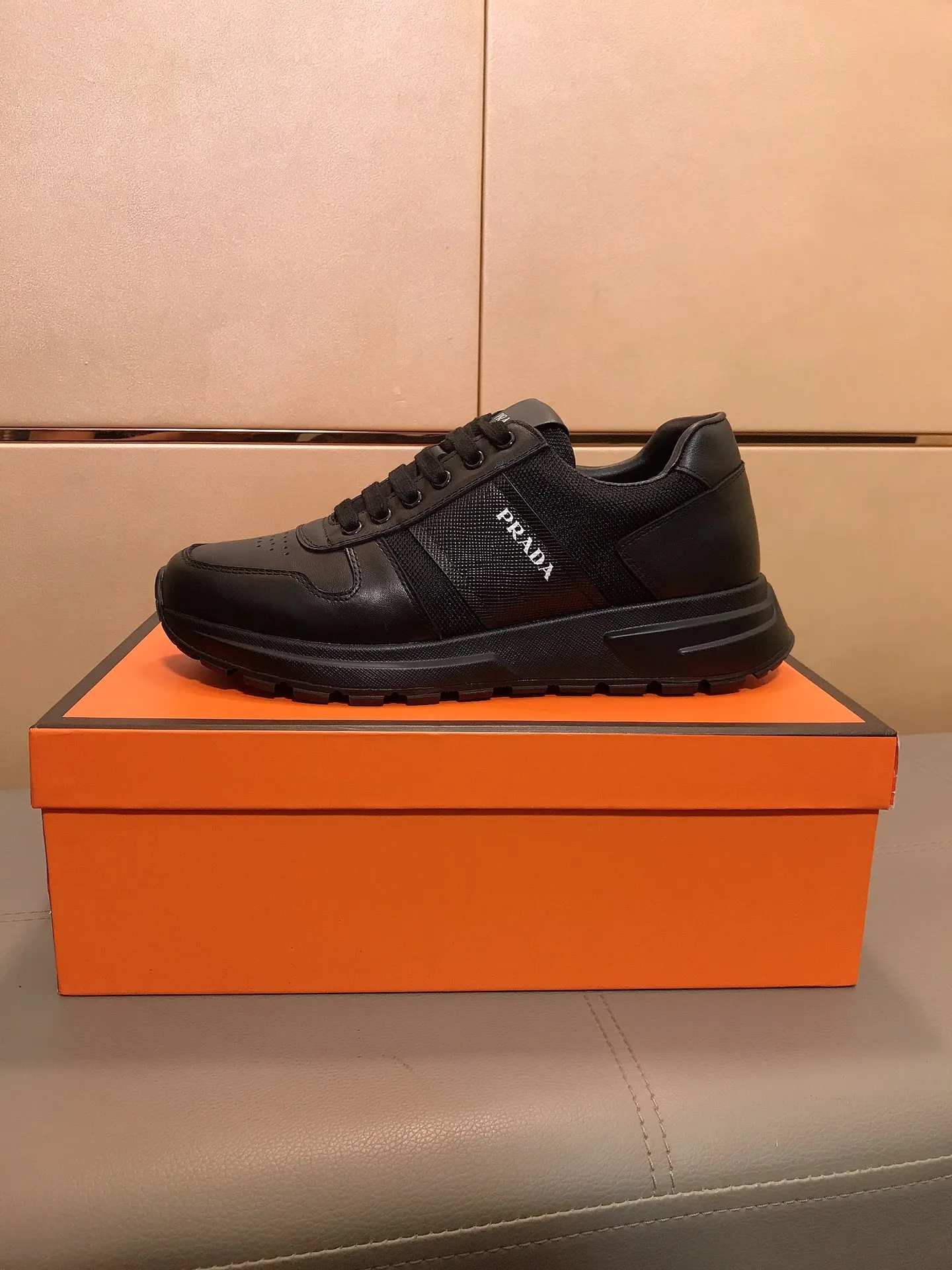 Ex-factory price 400 👟👟【PRADA】Prada's new men's fashion sports and casual shoes🇨🇳High-end boutique💯Exquisite details, uppers made of cowhide + breathable fabrics, pigskin lining🌶🌶Lightweight, wear-resistant and non-slip original outsole, comfortable to wear🎋Classic craftsmanship, fine workmanship, worth owning Code number: 38-44